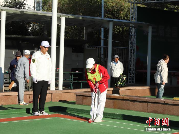 水平的门球, 观众的阵阵 水平的门球, 观众的阵阵